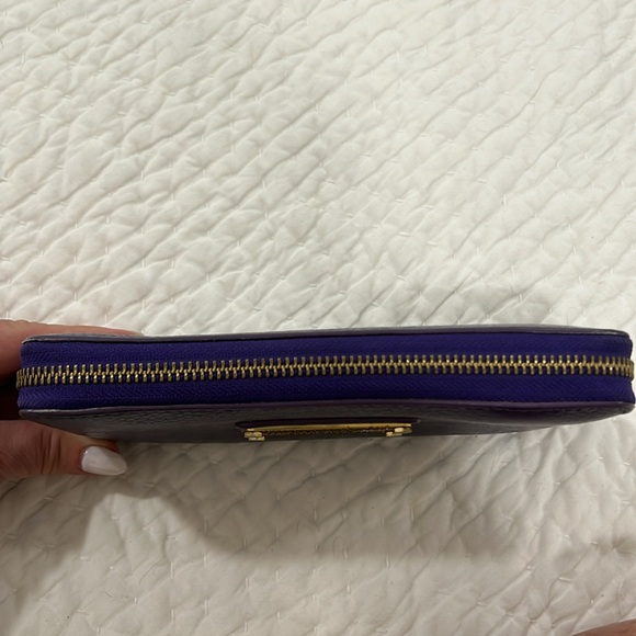 Marc by Marc Jacob’s leather wallet with zip around closure - Picture 10 of 12